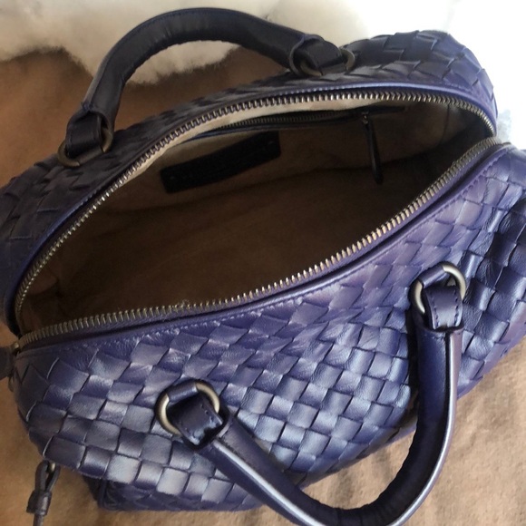 Bottega Veneta ( Like New) - Picture 6 of 13